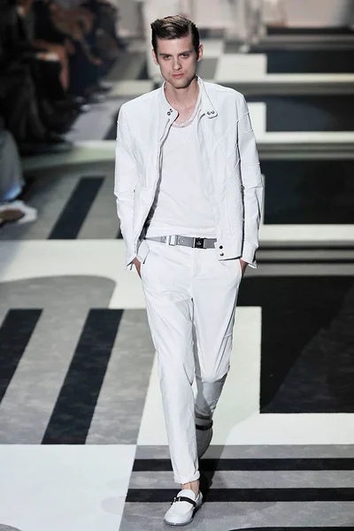 Look 12